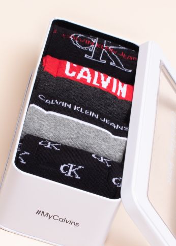 Calvin Klein kojinių dovanų dėžutė 4 poros